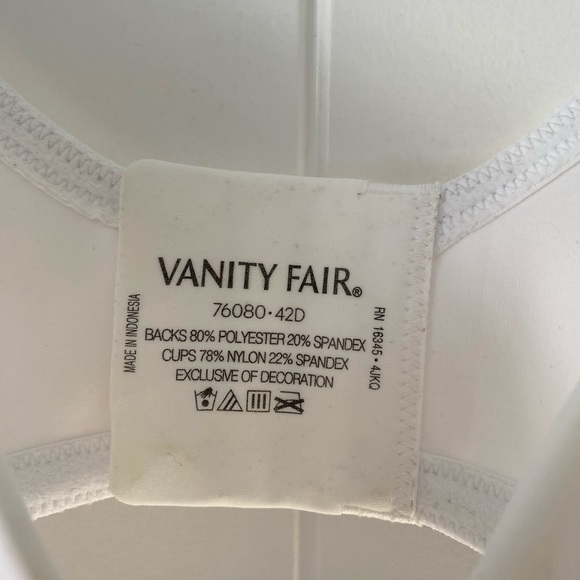 Vanity Fair 42D underwires 4 clasp bra - Picture 3 of 3